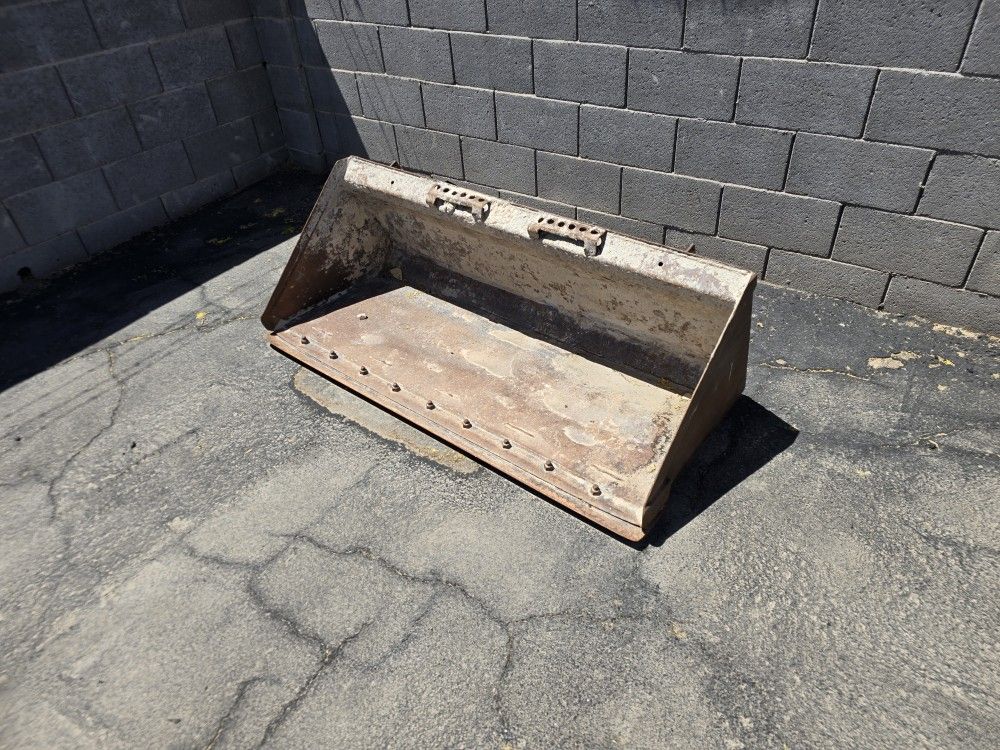 Skid steer bucket for bobcat