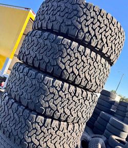275/55/20 Bfgoodrich 📍📍 Vendo un set de llantas con 80% de vida las 4 📍🌟