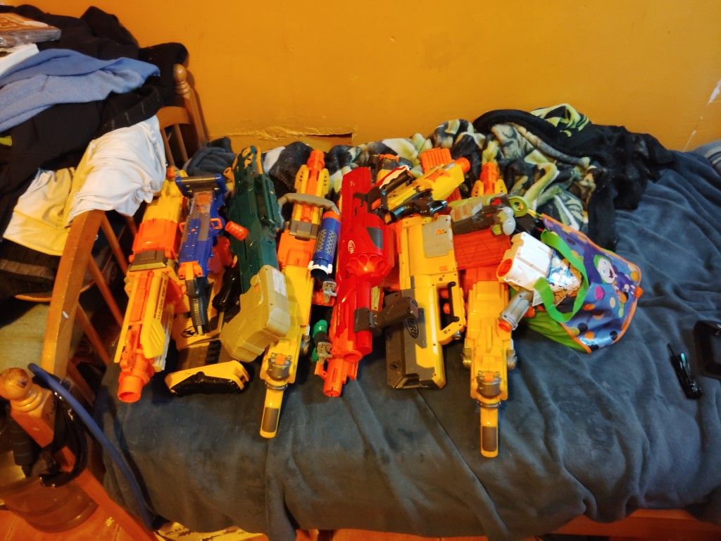 Bunch Of Nerf Guns