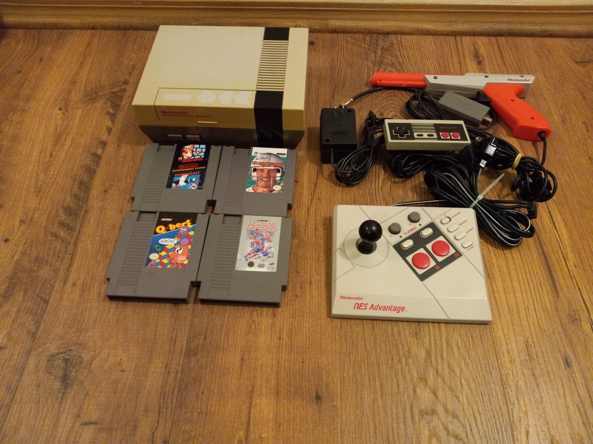 Original Nintendo NES With Zapper And Games