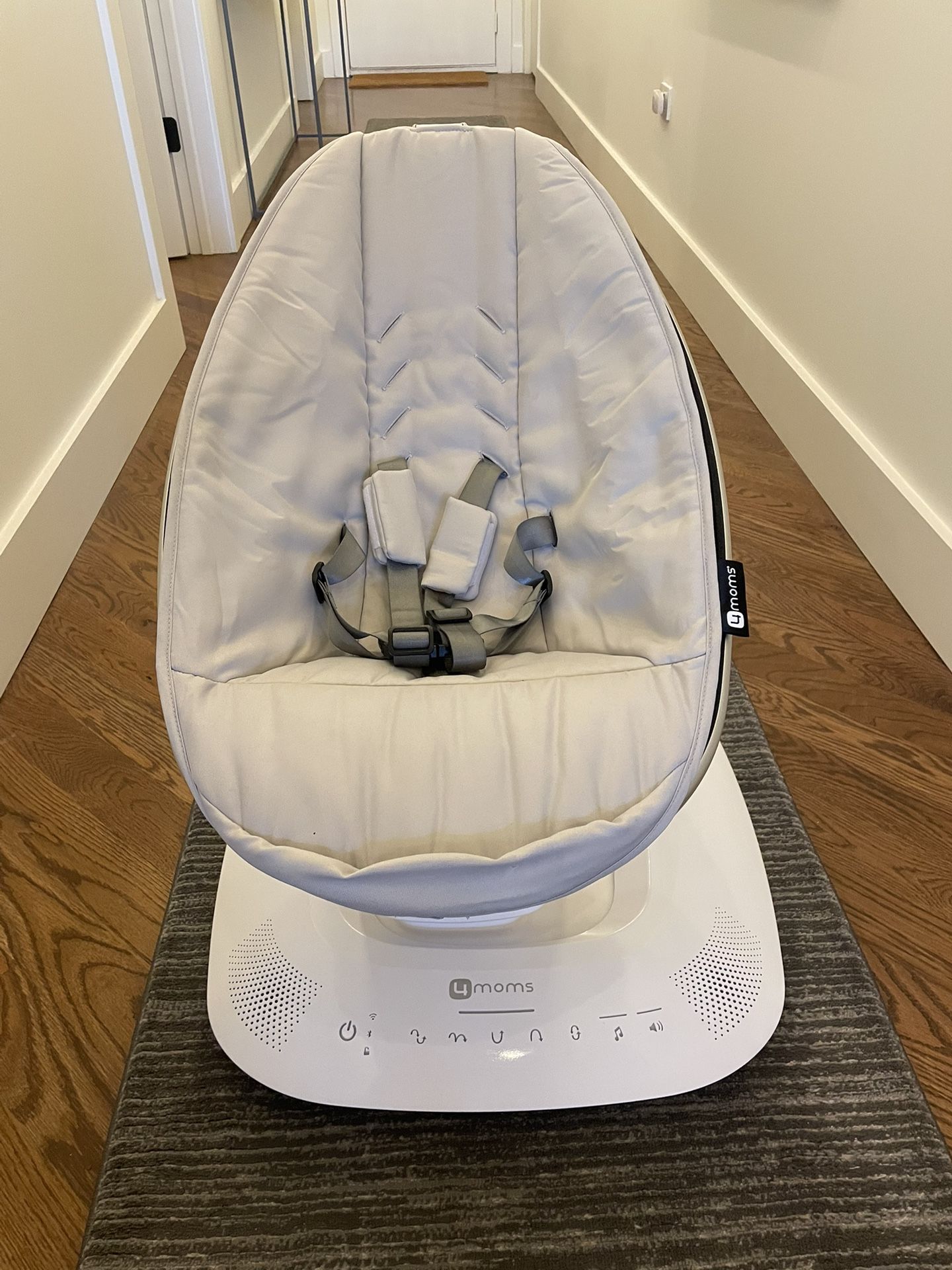 4moms MamaRoo swing