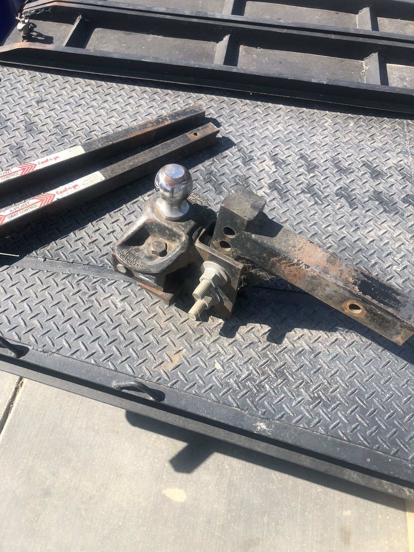 Weigh Distribution Hitch By Equalizer