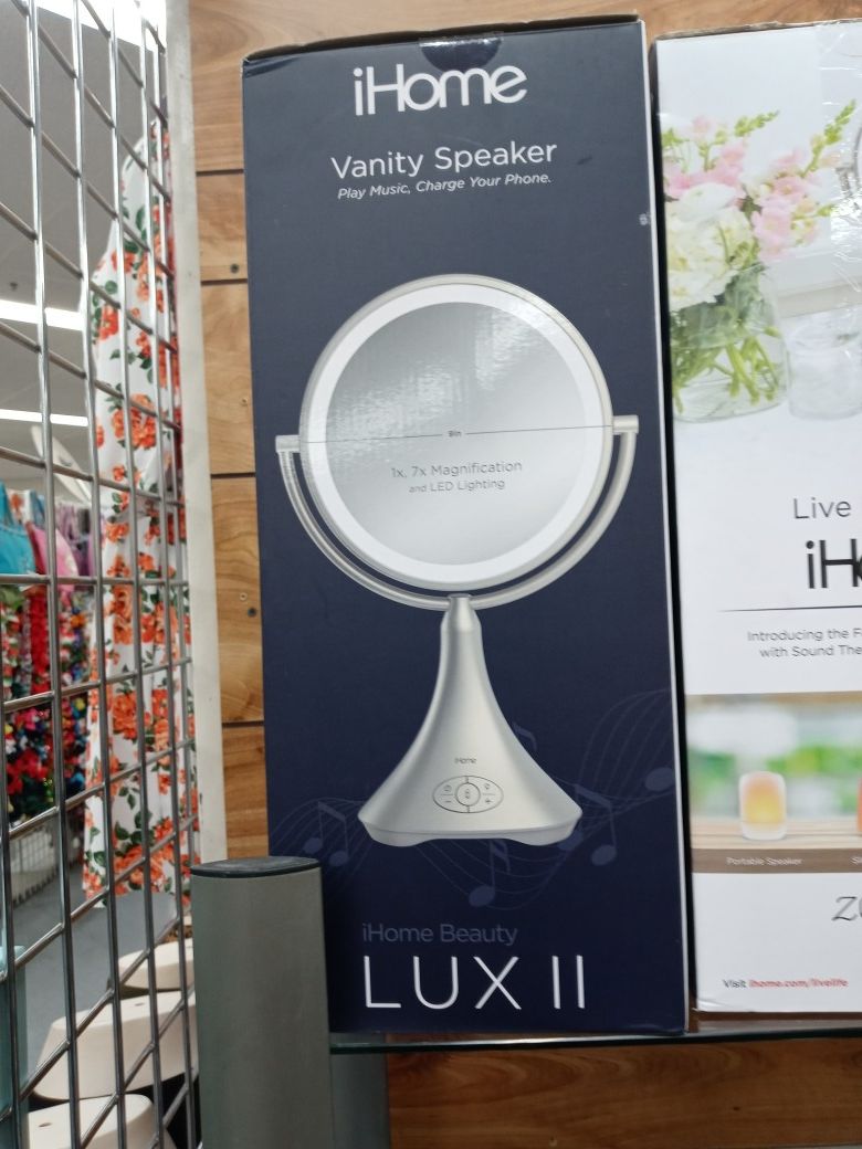 Ihome vanity mirror with Bluetooth and led lighting
