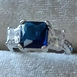 Beautiful Sterling Silver Ocean Blue Crystal Ring With White Crystal Accents Women's Size 7