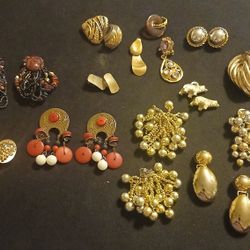 Vintage Jewelry Earrings CLIP ON Costume Jewelry Dangle  Stud Assorted Multiple Styles Gold Silver x18 Pairs
