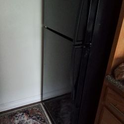 FREE REFRIGERATOR AND FURNITURE MUST GO BY SUNDAY 12/15 7 PM!!!!!!