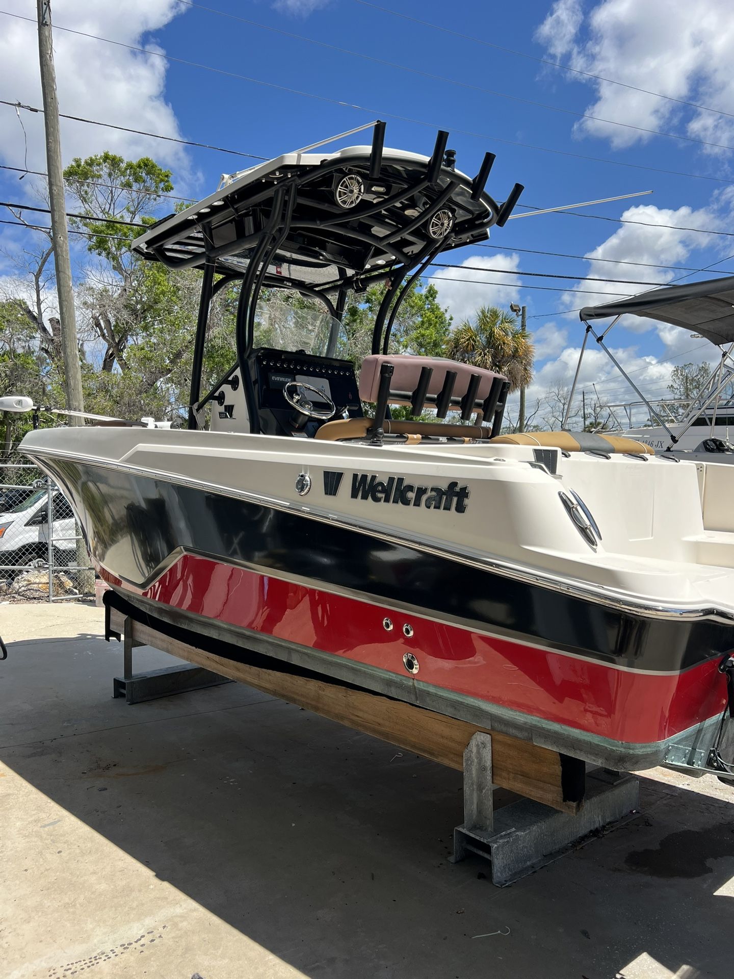 2019 Wellcraft 222 Scarab