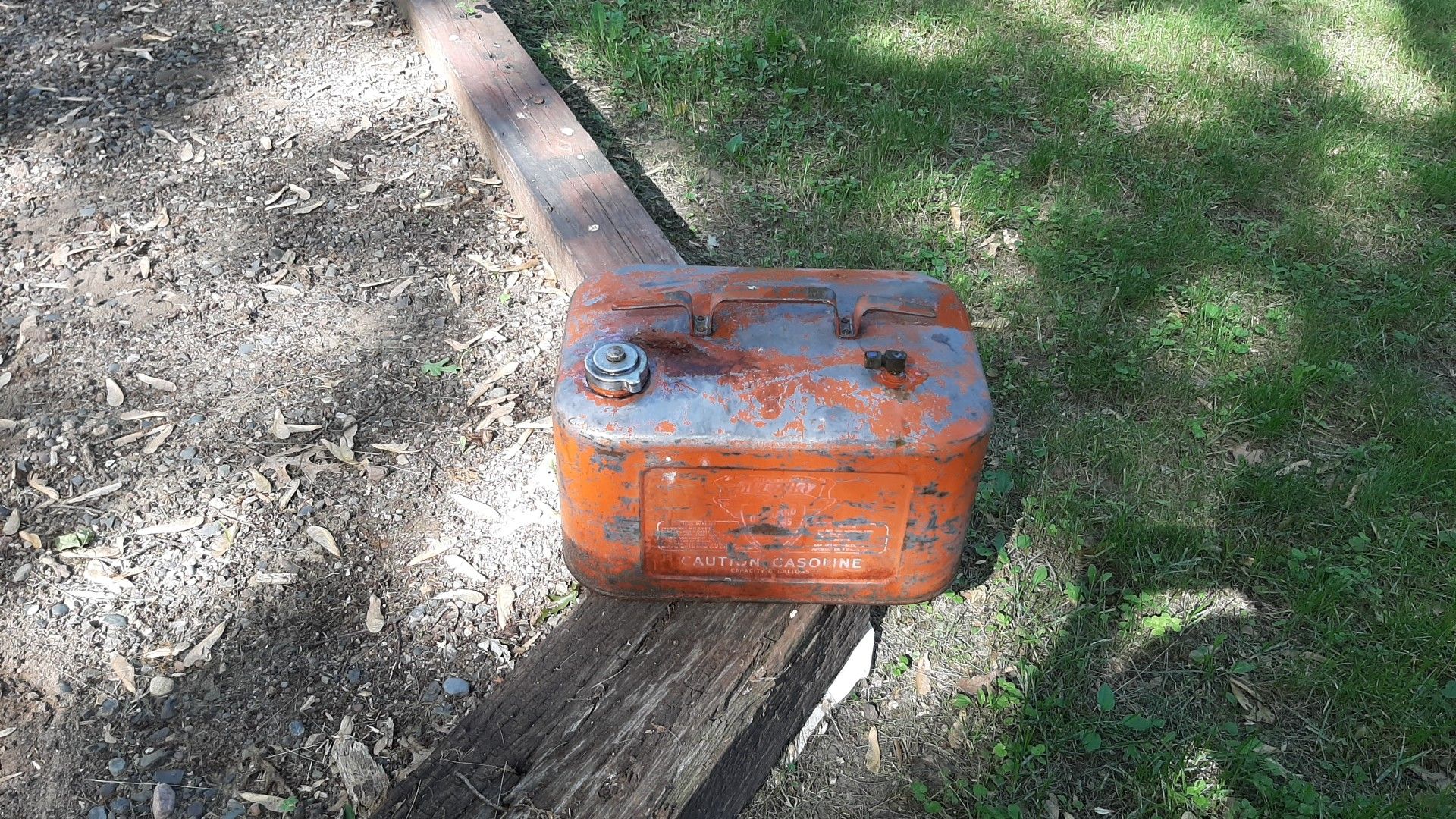 Metal boat gas can