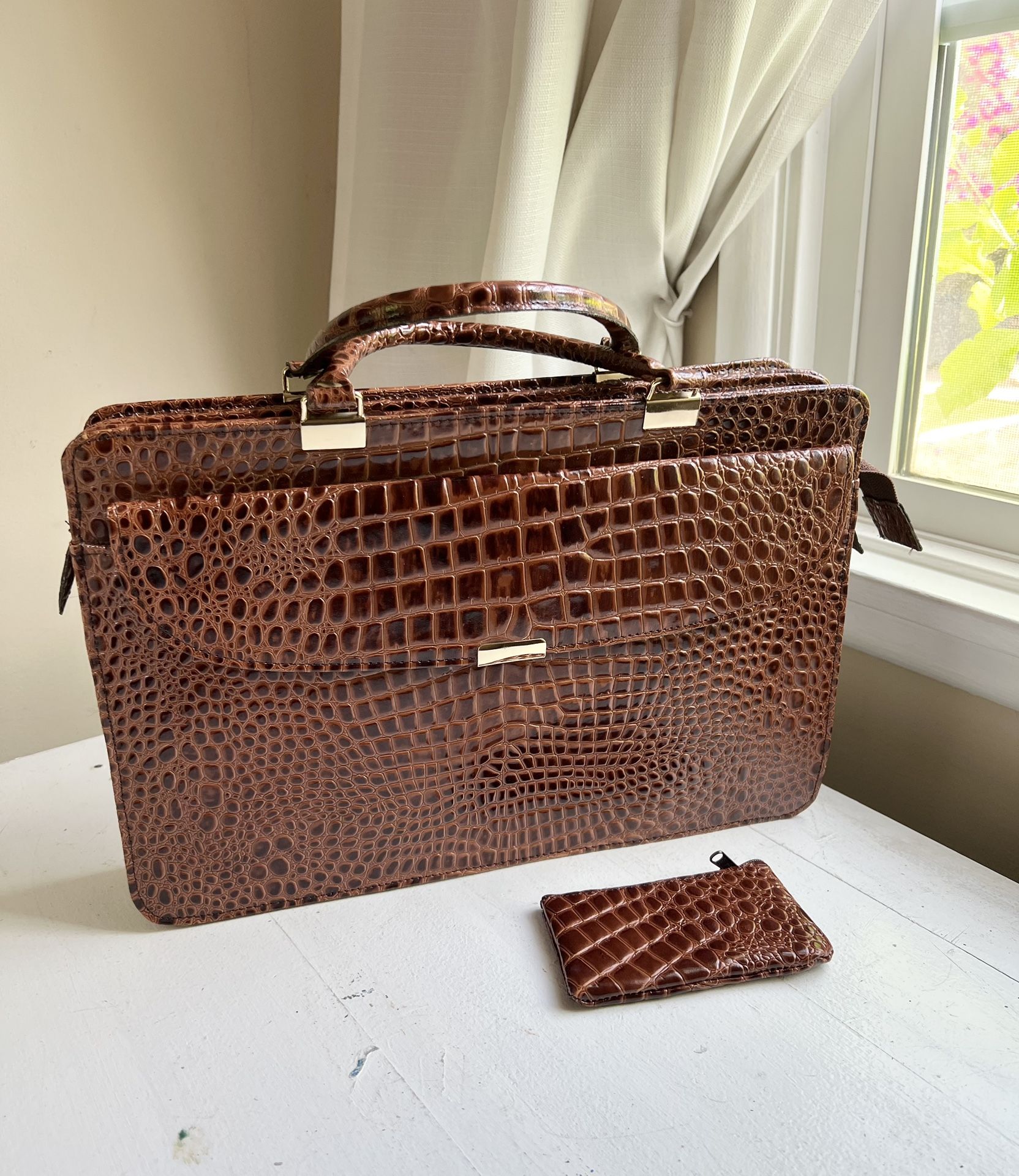 Vintage Faux Croc Leather Paco Paris Purse Brown C D Imports (size 14 x9)