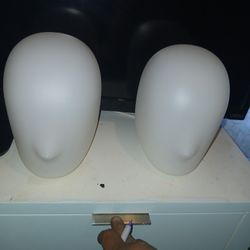 2 luces con forma de cabeza de humano tiene diferentes colores, están perfectas condiciones.