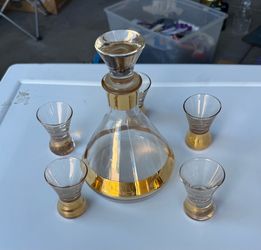 Vintage Decanter Set with 5 Shot Glasses