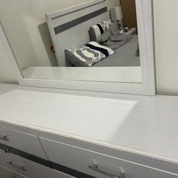 Acme Mama Dresser With Mirror