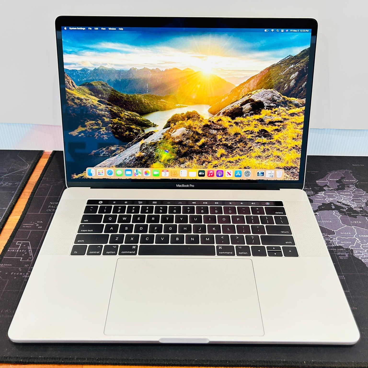 Apple MacBook Pro 15” 2017 2.9Ghz TouchBar i7 16GB RAM 1TB SSD Radeon Pro 560 4GB VRAM