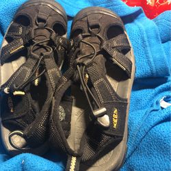 Keen Shoes  Size 7