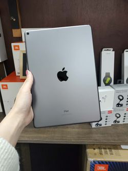 iPad 6th Gen 9.7" (WiFi) 32GB Good Space Gray