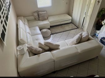 Leather Sectional Couch w Ottoman