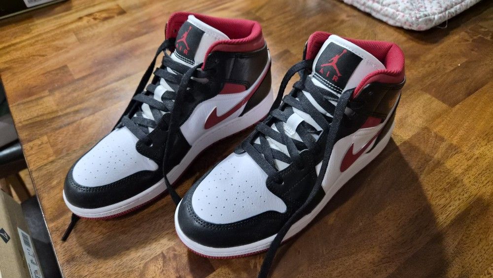 Nike Air Jordan 1 Mid Shoes