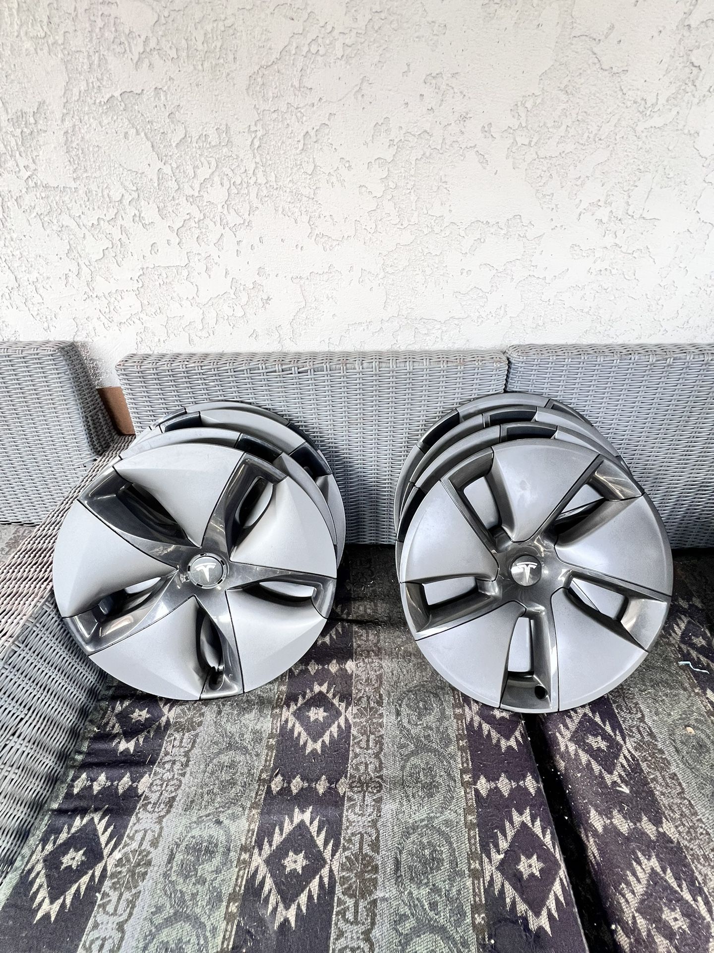 2 Sets of Tesla Model 3 Aero Wheel Covers