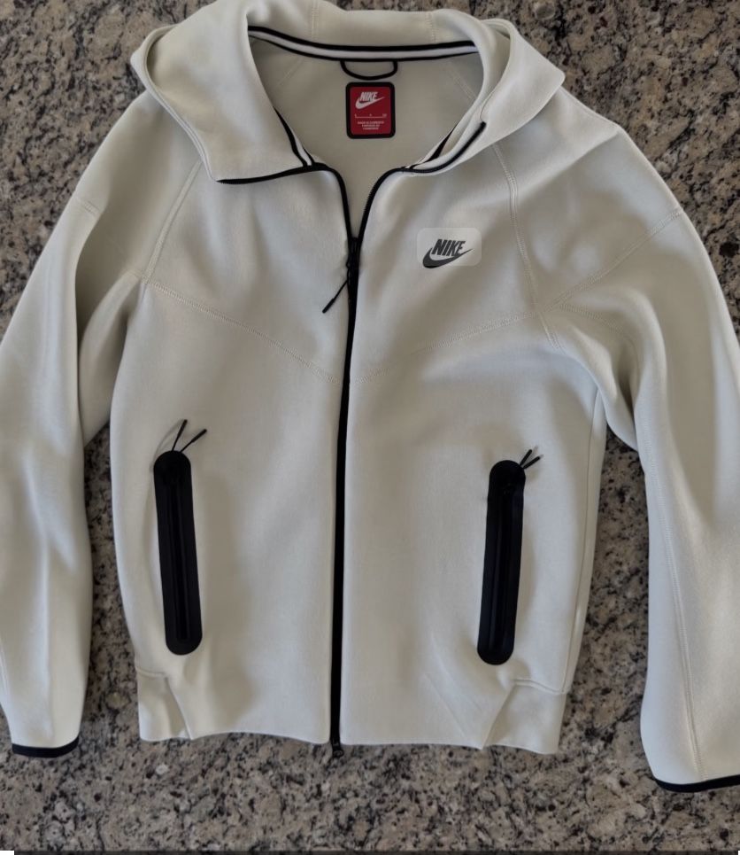 Nike Tech Hoodie Size Medium