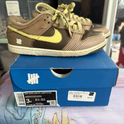 Nike Dunk Low, Undefeated, Size 3y