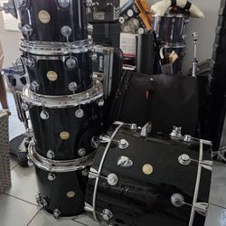 DW Collectors Series Drums In Black Mirra Lacquer Finish 