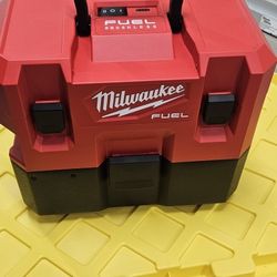 New Milwaukee M12 1.6 gal Cordless Wet/Dry Vacuum (Tool Only)
