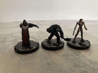 3 Pathfinder Miniatures