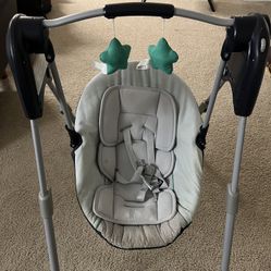 Graco Slim Spaces Compact Baby Swing
