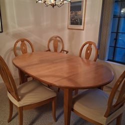 “Ethan Allen” Oval Dining Table & Chairs