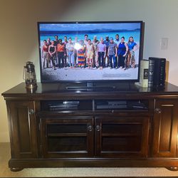 TV Wood Table With Storage Cabinets 