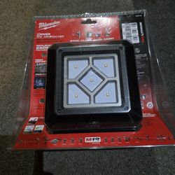 Milwaukee M18 Rover Light