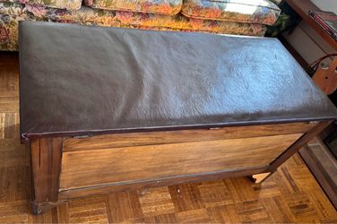 vintage cedar hope chest,