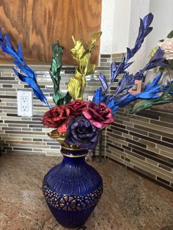 Glass Vase W Metallic Flowers 30.00
