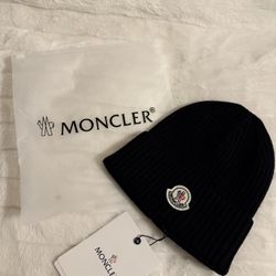 MONCLER Black Beanie 
