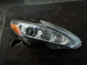 Nissan Altima Headlight