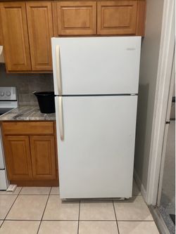 Frigidaire Refrigerator – Excellent Working Condition