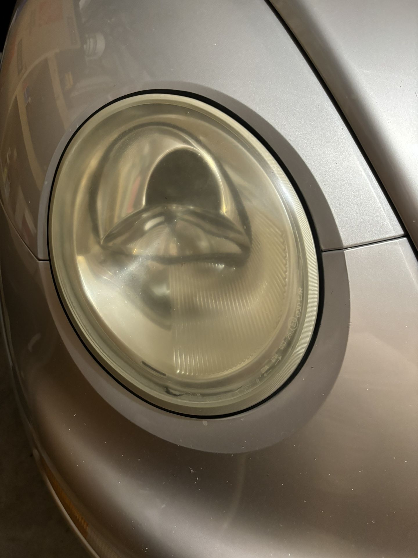 VW Beetle headlight assembly with bulbs