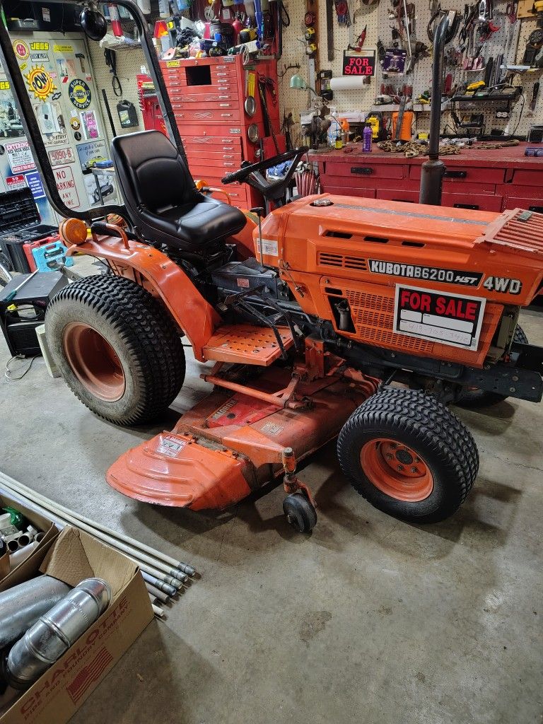 Kubota B6200 HST 4 Wheel Drive Tractor