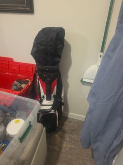 TaylorMade Golf Stand Bag with clubs included