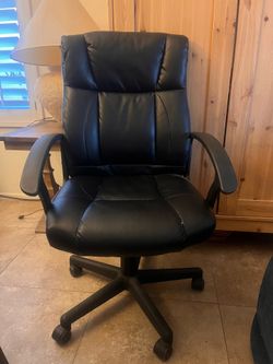 Black computer chair