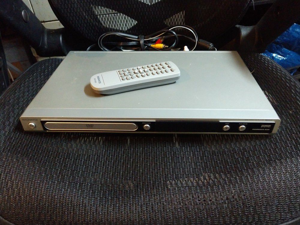 DVD player/CD player with remote control