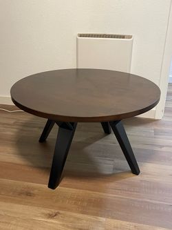 Round coffee table