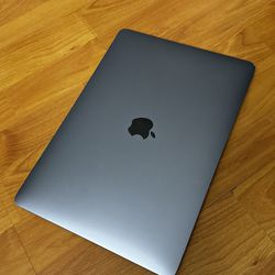 2017 Macbook Pro 13” 3.1GHz i5 8GB 250GB SSD