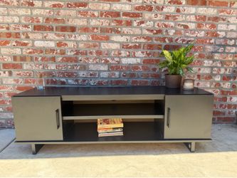 Entertainment center / TV stand