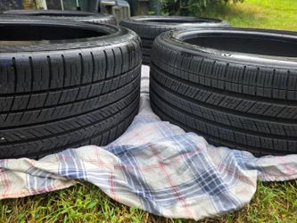 MICHELIN PILOT SPORT ALL SEASON 4 staggered tires 295/40 and 265/40