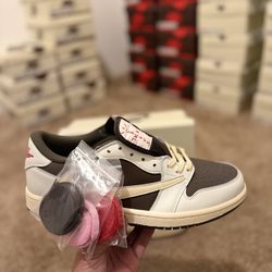 Size 9 pretty Ahh Reverse Mochaaaa Travis Scotttt Nike Colllaaabbbssss