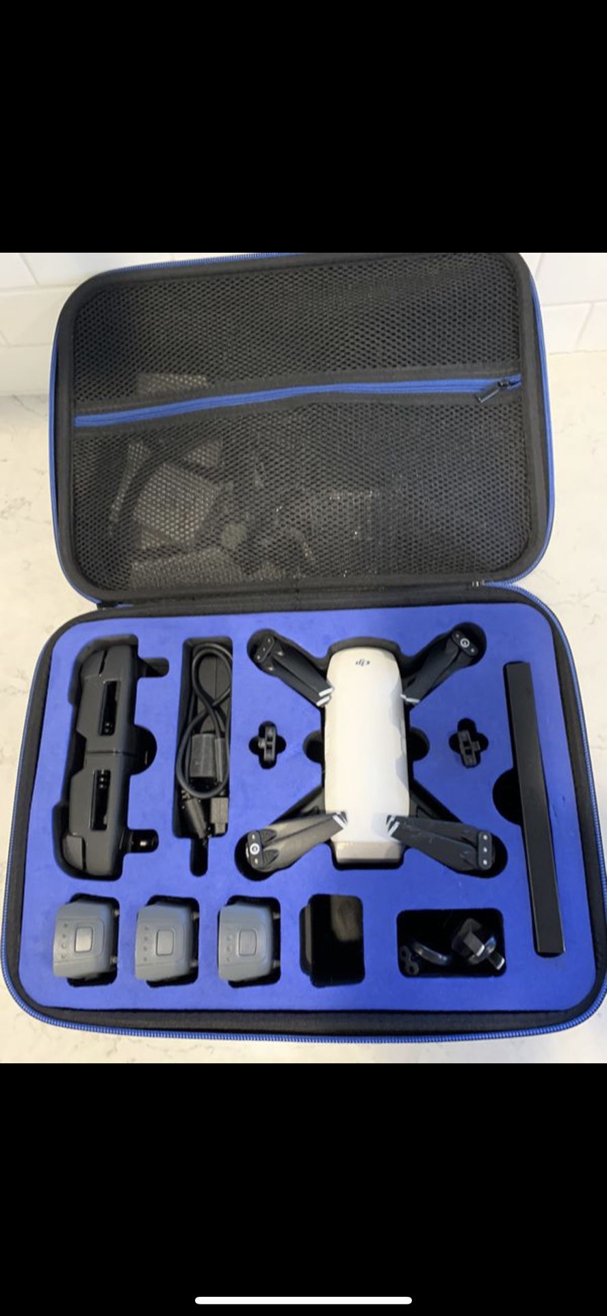 DJI Spark Fly more with extra batteries + case