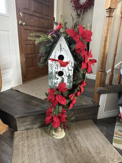 Poinsettia Birdhouse