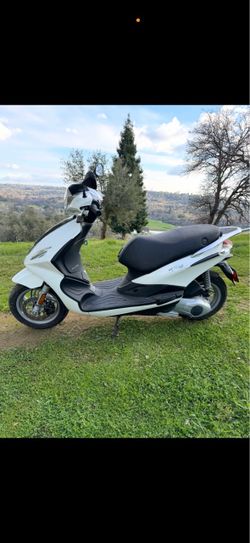 Piaggio Fly 150 3v ie Scooter White