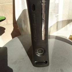 xbox360  Console 1 with 5 videos games 
